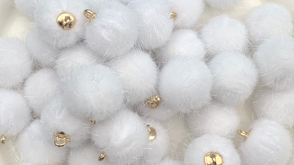 D07 フェイクミンク玉ペンダント