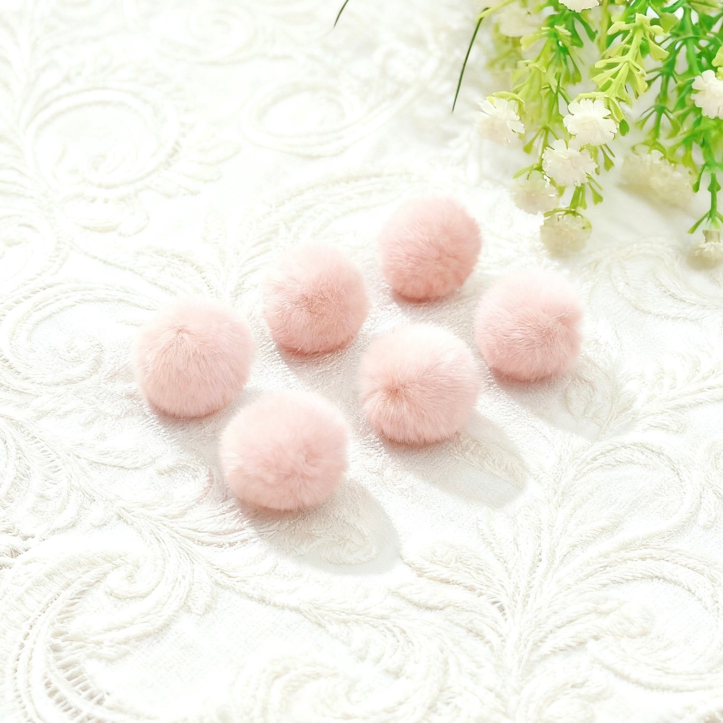 D07 フェイクミンク玉ペンダント