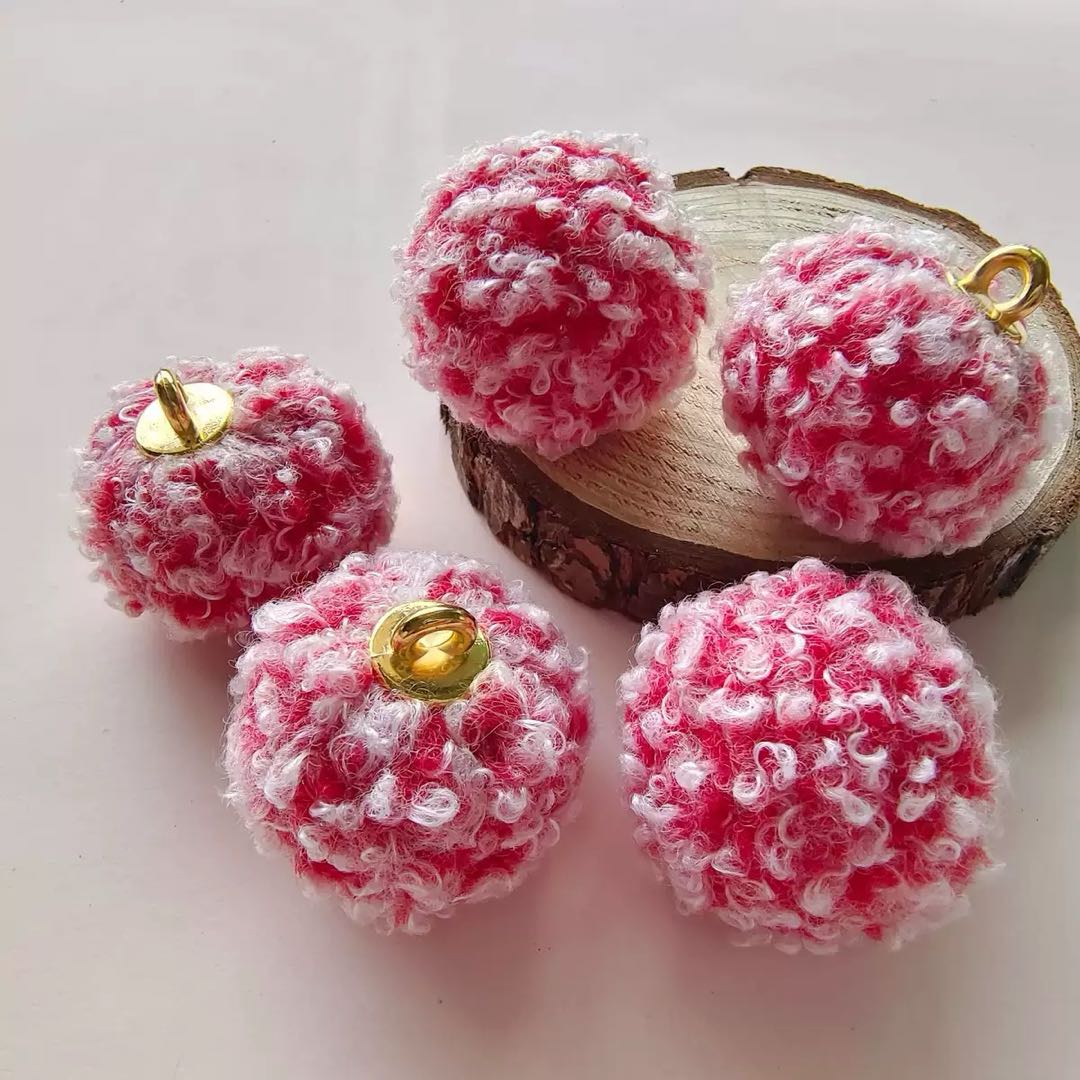 D44ふわもこポンポンチャーム(30mm)