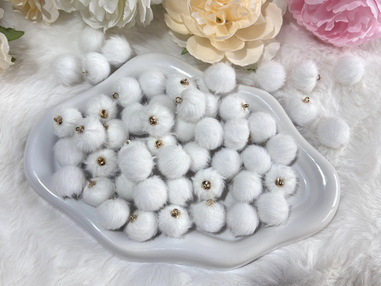 D07 フェイクミンク玉ペンダント