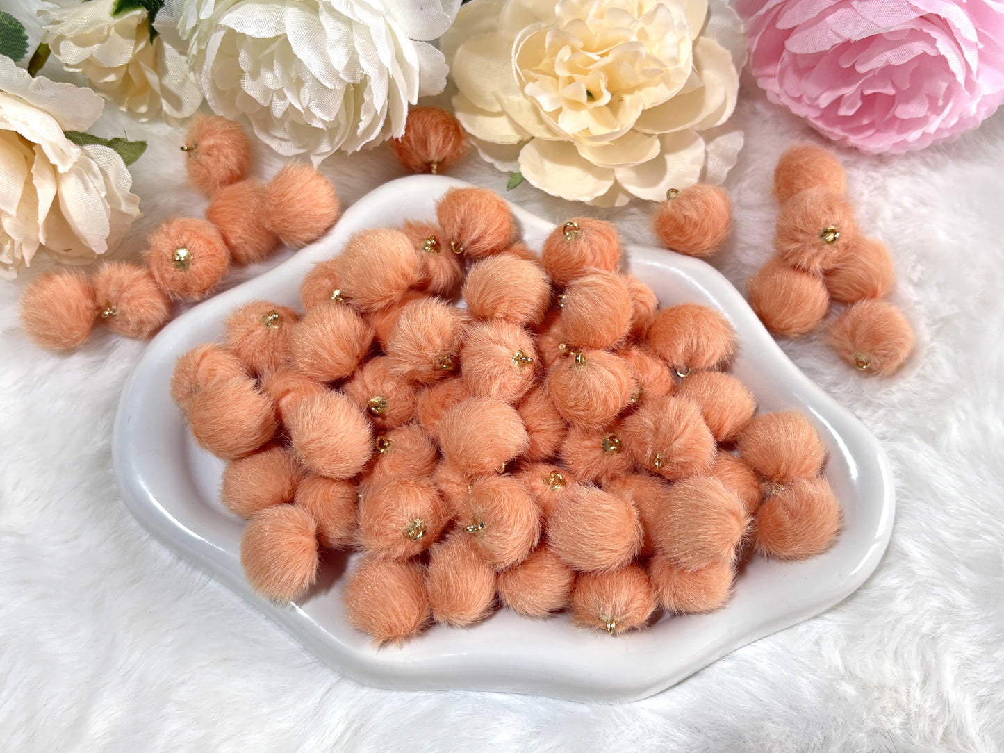 D07 フェイクミンク玉ペンダント