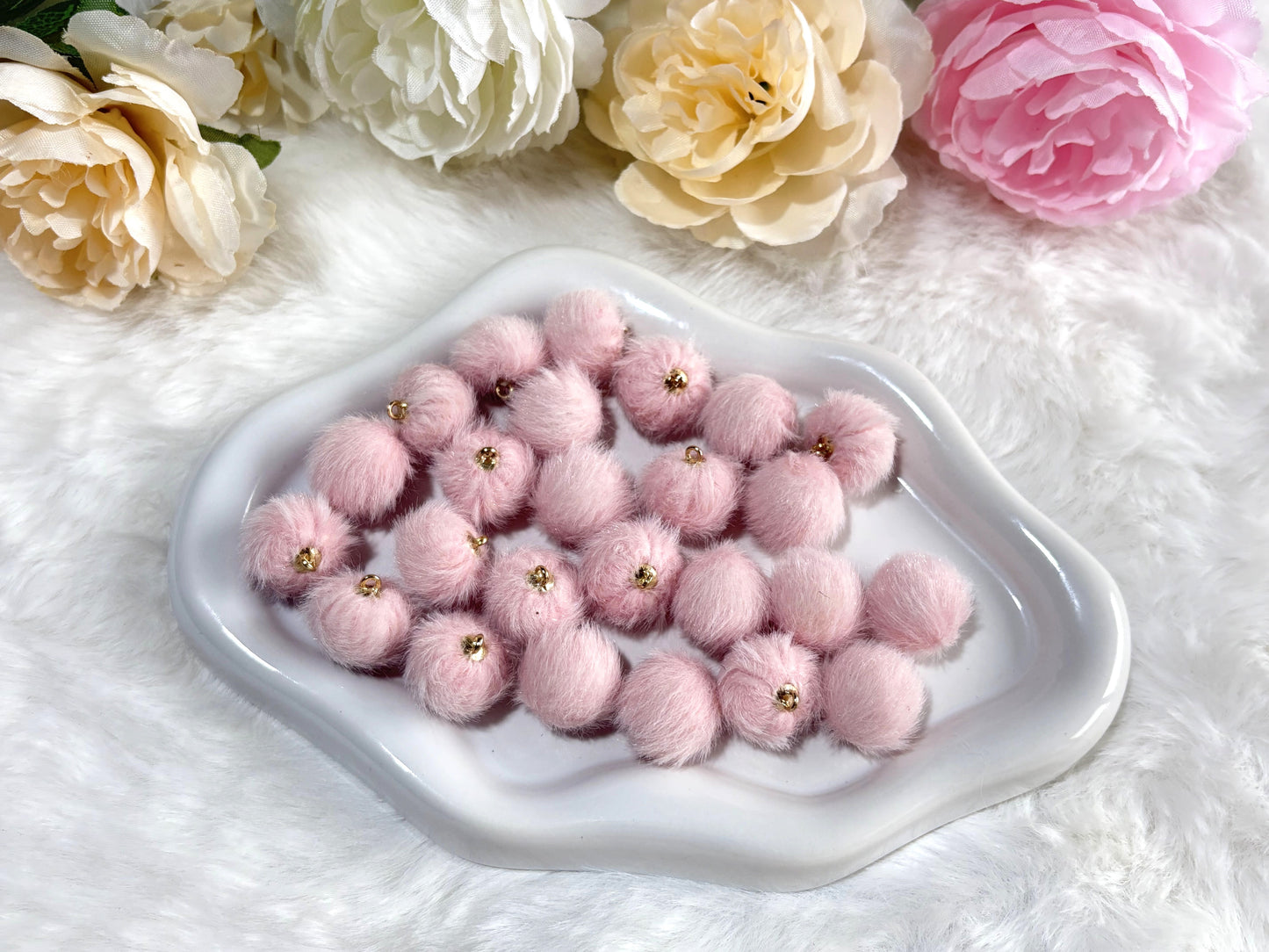 D07 フェイクミンク玉ペンダント