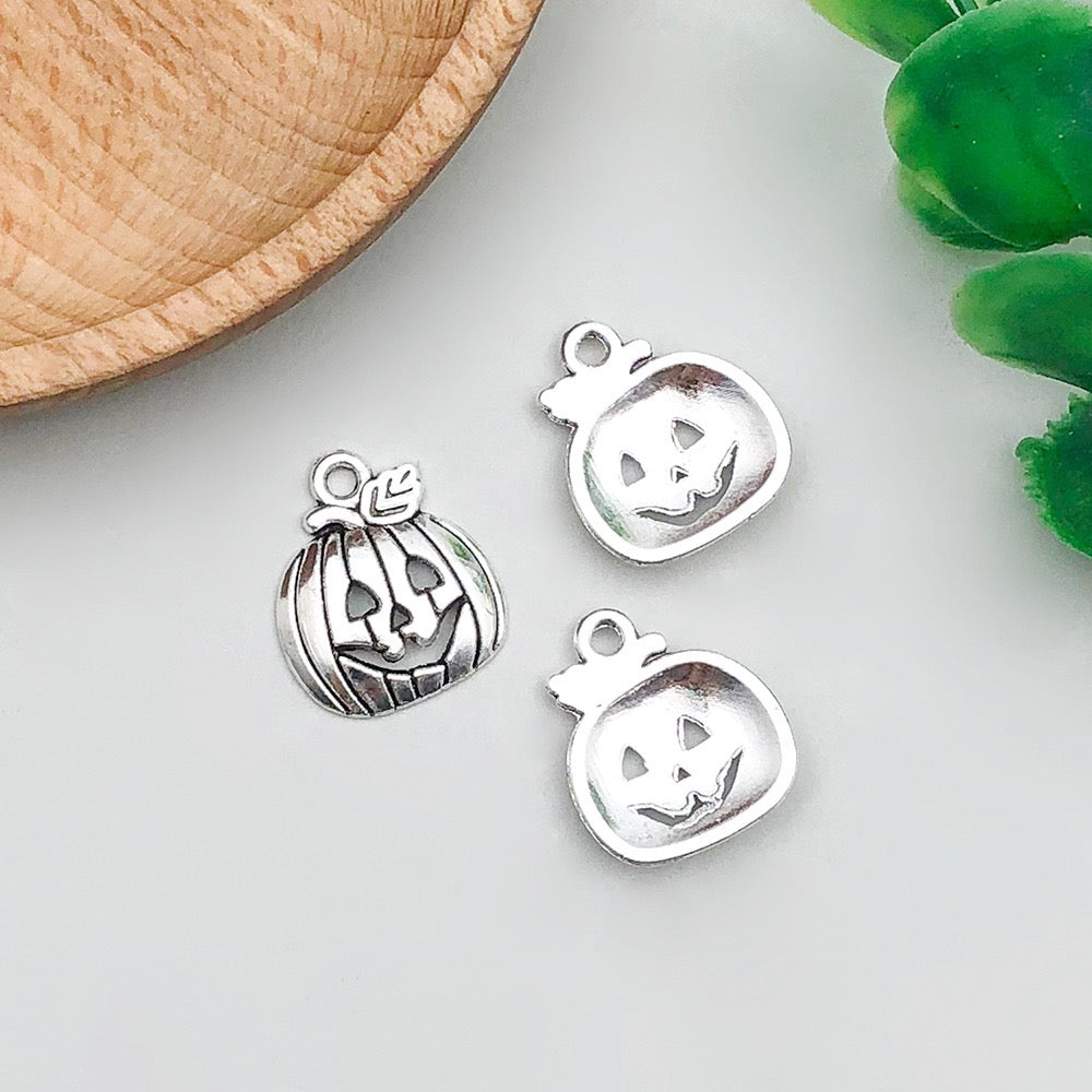 T37 くもと悪魔のハロウィン風チャーム