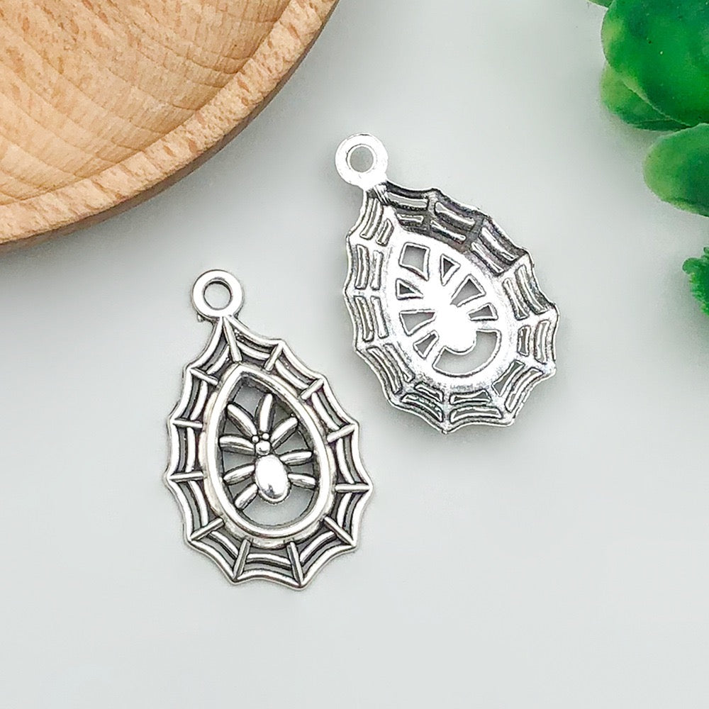 T37 くもと悪魔のハロウィン風チャーム