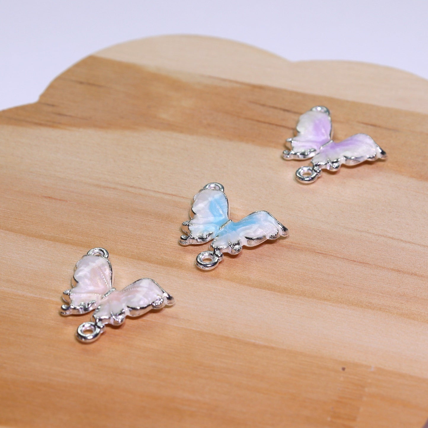 Y04合金製幻の蝶・ペンダント