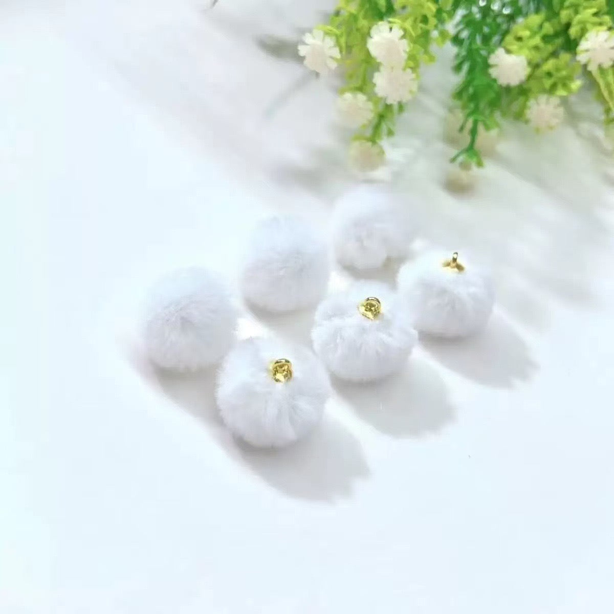 D07 フェイクミンク玉ペンダント