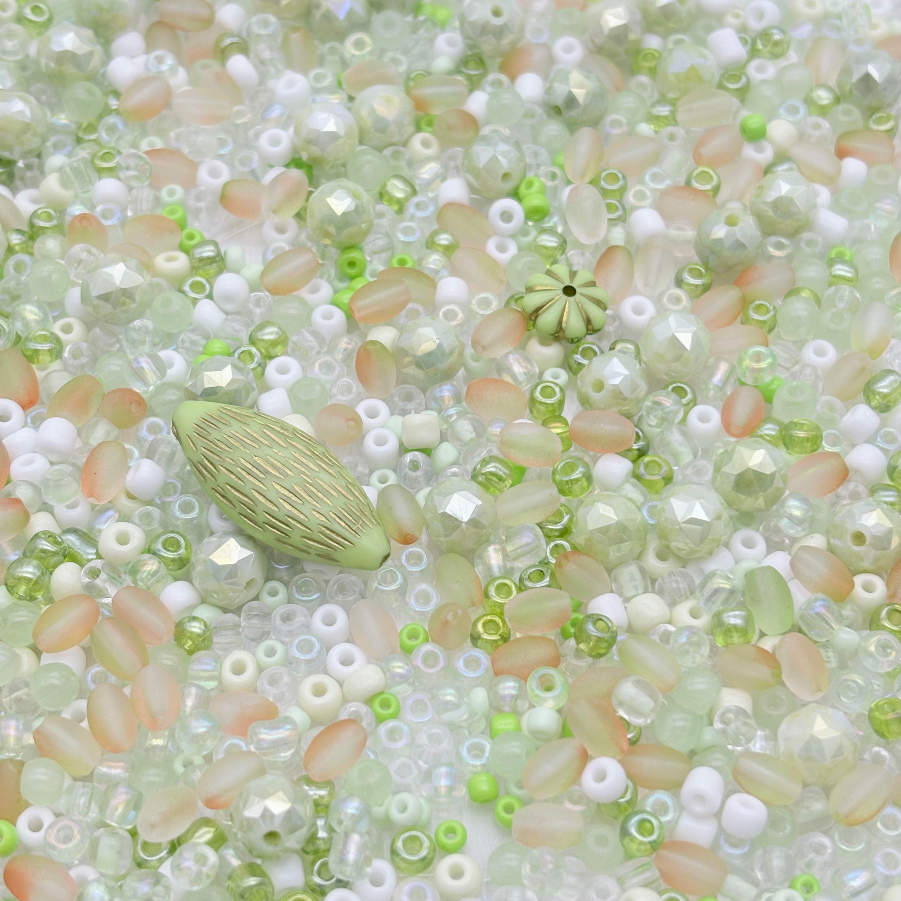 [開封] NEW.繊細サイズ 色とりどり多形状ミックスビーズ