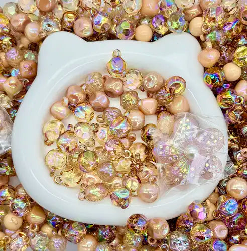 ［葉02]［1個買うと1個おまけ］ブラウン、ピンク、パープル、ブルーなど、色・サイズ混合のカン付きビーズアクリル製ブレスレット・ストラップ